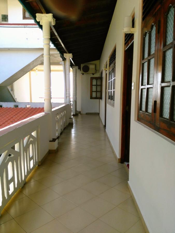 Sunnys Beach Guest House Хиккадува Экстерьер фото