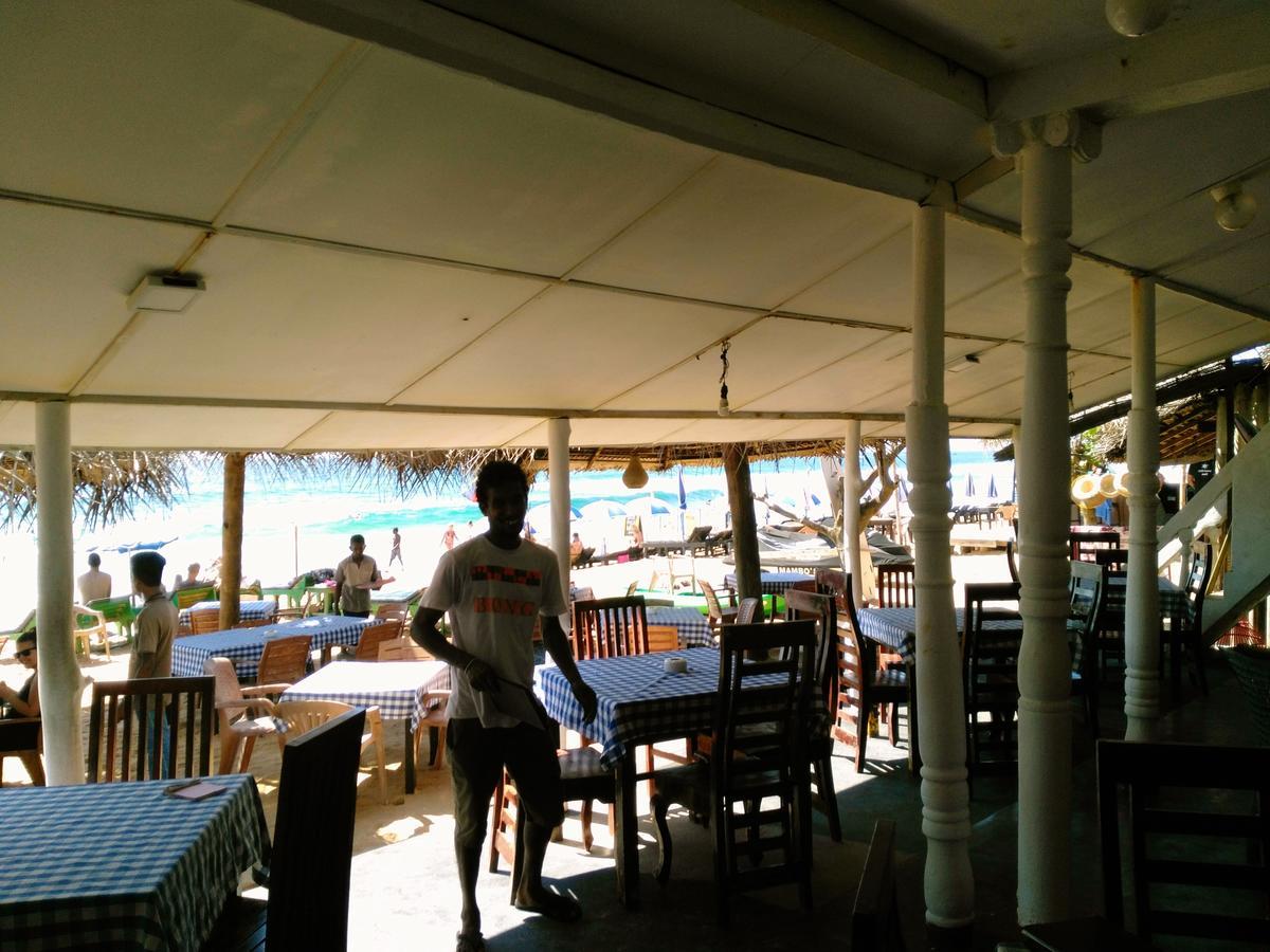 Sunnys Beach Guest House Хиккадува Экстерьер фото