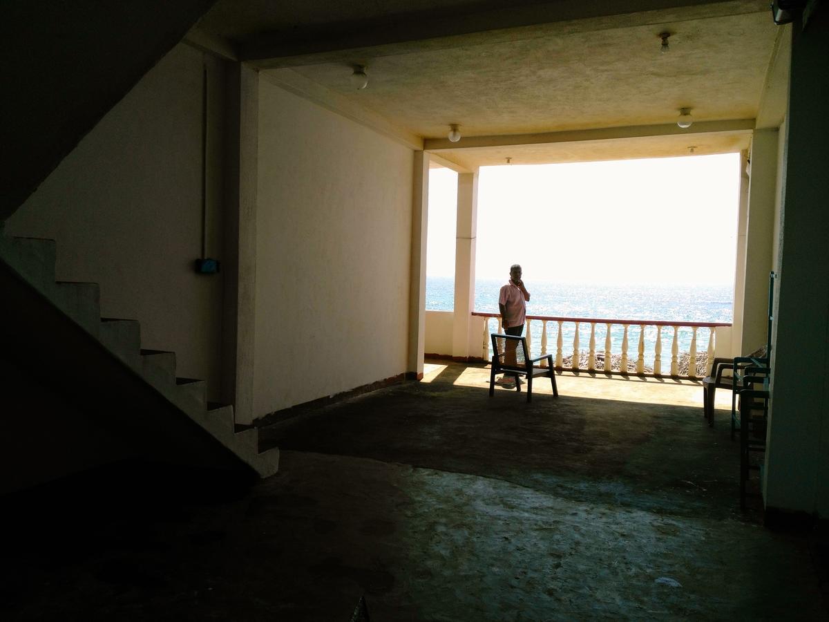 Sunnys Beach Guest House Хиккадува Экстерьер фото
