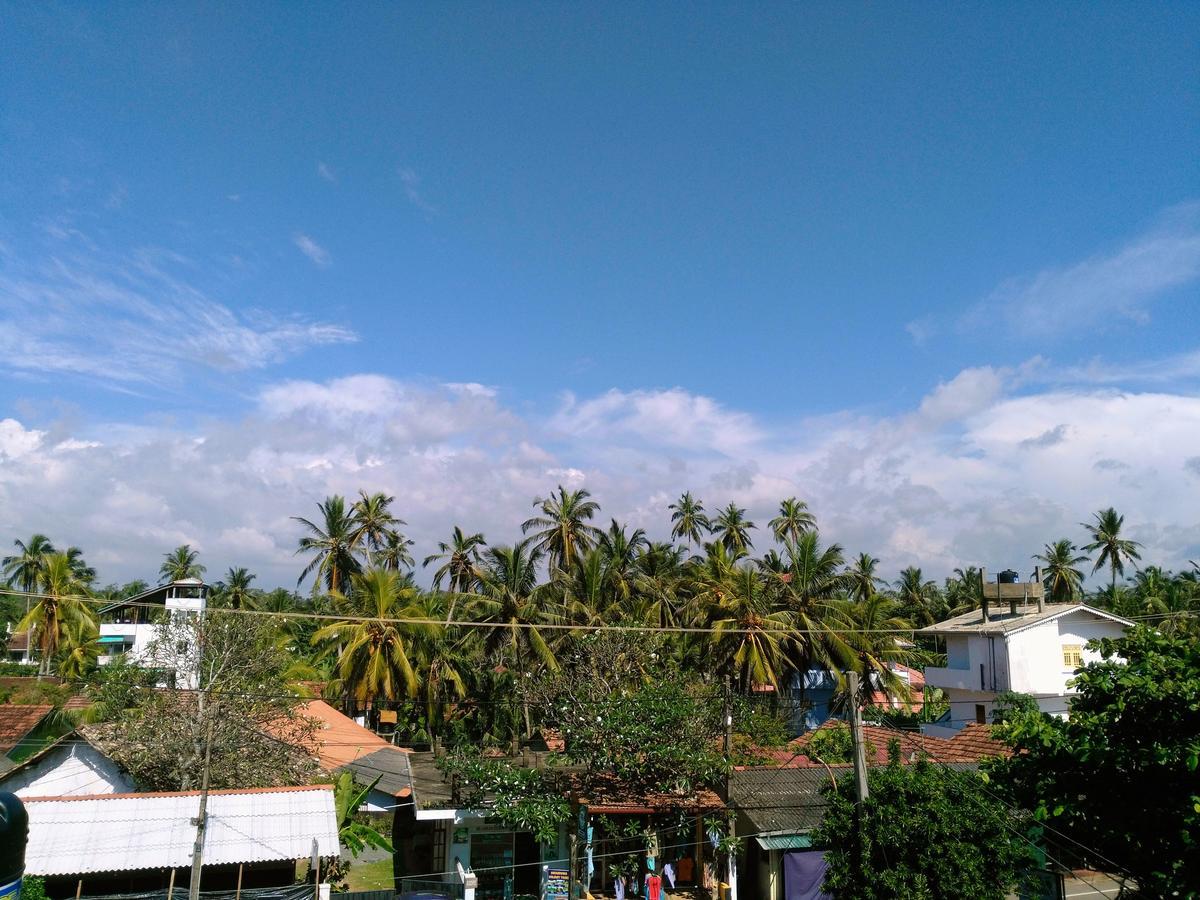Sunnys Beach Guest House Хиккадува Экстерьер фото