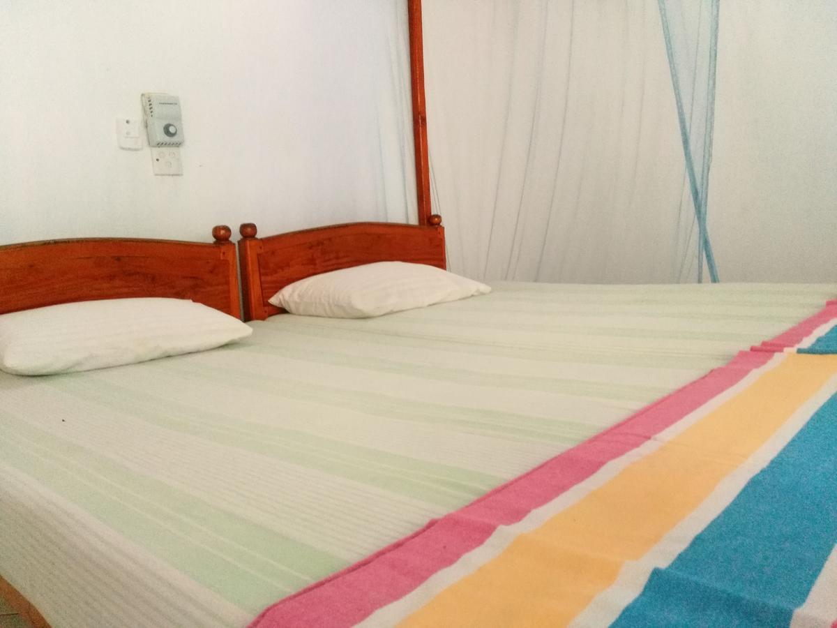 Sunnys Beach Guest House Хиккадува Экстерьер фото