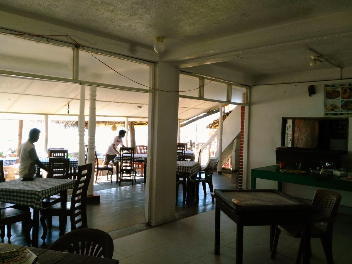 Sunnys Beach Guest House Хиккадува Экстерьер фото